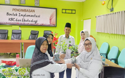 Pengawas Madrasah Laksanakan Pengimbasan Bimtek Implementasi KBC dan Ekoteologi di MTsN 2 Tuban