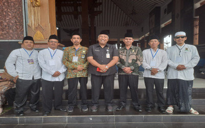 Kepala MTsN 2 Tuban Hadiri Kegiatan Pemberangkatan Jamaah Haji Kabupaten Tuban